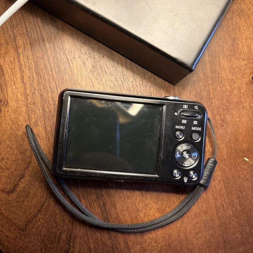 Samsung PL Series PL120 14.2MP Digital Camera Black AS IS Parts or Repair